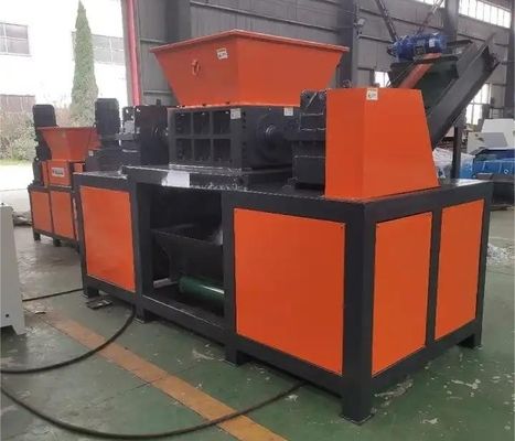 Machines voor het versnipperen van industriële afvalstoffen van kunststof